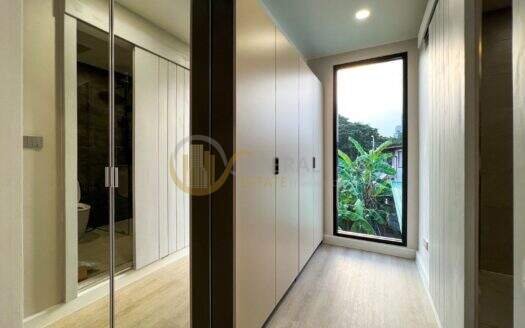 LTH16302- Modern Townhouse For Rent | Ekkamai 22 / Pridi Banomyong 41 | Near BTS Phra Khanong | 200 Sq.m. | 4+1 Beds | 3 Baths | 120K/Month