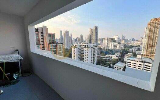 LTH16334 – Spacious Condo for Rent | Royal Castle Sukhumvit 39 | Near BTS Phrom Phong | 165 Sq.m. | 3 Beds + Maid’s Room | 4 Baths | 68K/Month