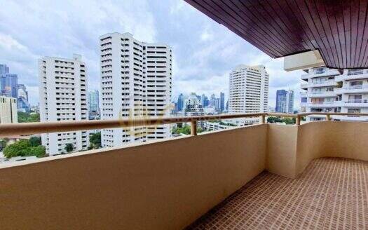 LTH16340 – Pet-Friendly Penthouse for Rent | D.H. Grand Tower Sukhumvit 39 | BTS Phrom Phong | 280 Sq.m. | 3 Beds | 4 Baths | 120K/Month