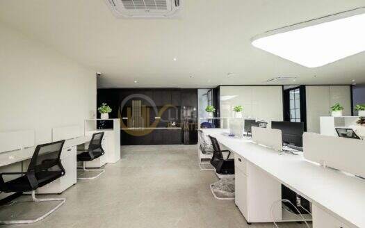 LTH16348 – Office Space for Rent | Chamnan Phenjati Business Center | 403 Sq.m. | 120K/Month