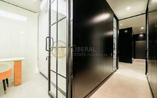 LTH16347 – Office Building for Sale | Chamnan Phenjati Business Center | 403 Sq.m. | 29.9MB