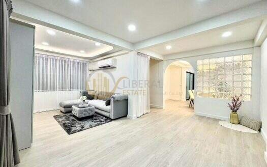 LTH16354 – House for Rent | Huai Khwang–Sutthisan | 5 Beds | 3 Baths | 50 Sq.wah | Pet-Friendly | 80K/Month